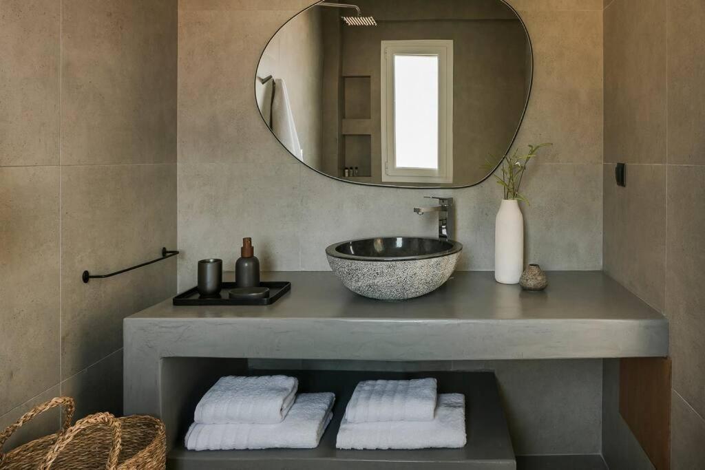Lourdas White Villa Lourdata  Ngoại thất bức ảnh
