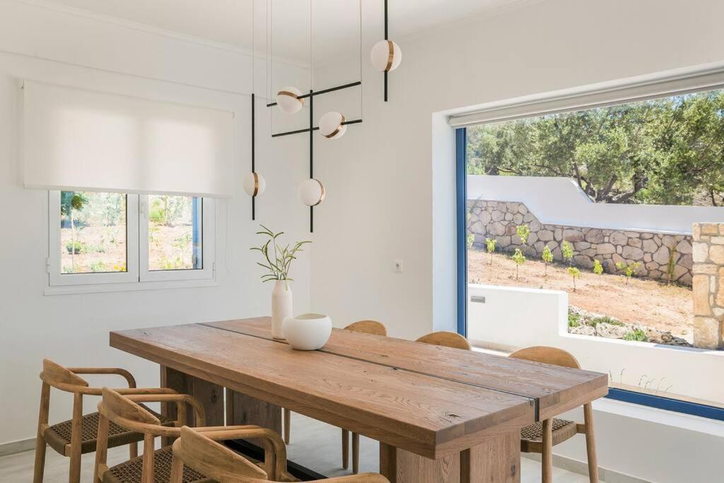Lourdas White Villa Lourdata  Ngoại thất bức ảnh