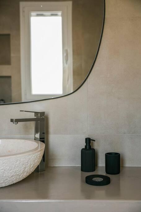 Lourdas White Villa Lourdata  Ngoại thất bức ảnh