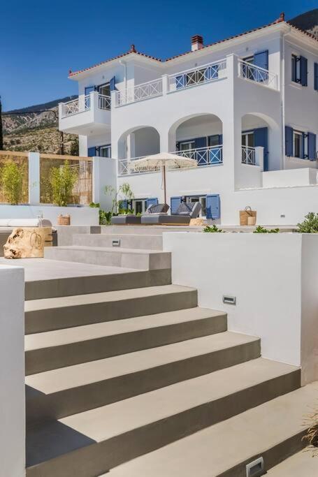 Lourdas White Villa Lourdata  Ngoại thất bức ảnh