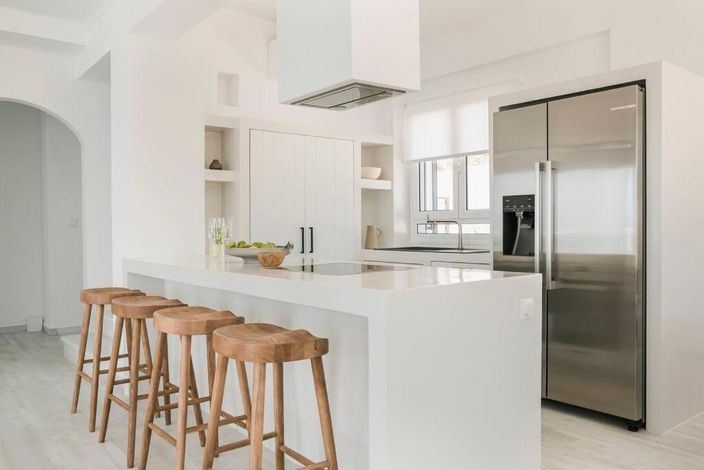 Lourdas White Villa Lourdata  Ngoại thất bức ảnh