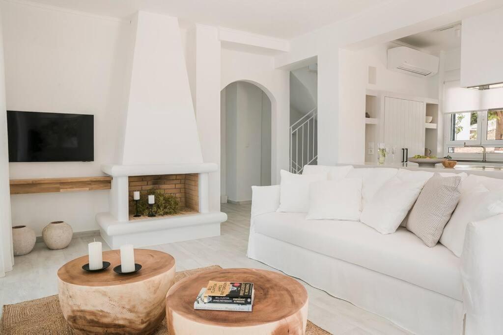 Lourdas White Villa Lourdata  Ngoại thất bức ảnh