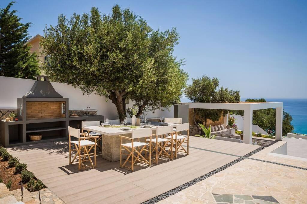 Lourdas White Villa Lourdata  Ngoại thất bức ảnh