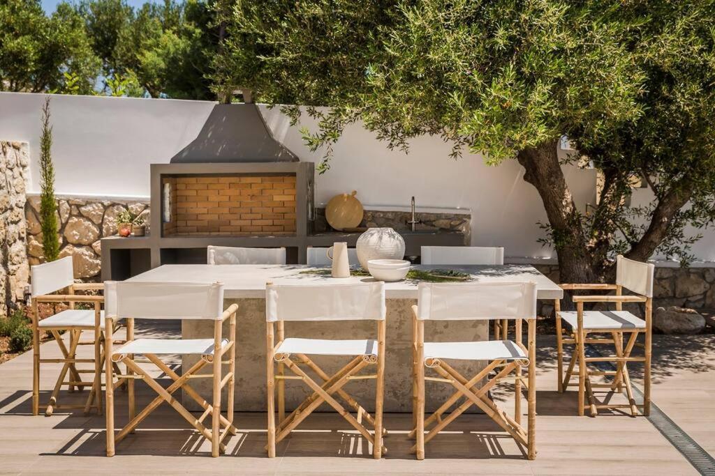 Lourdas White Villa Lourdata  Ngoại thất bức ảnh