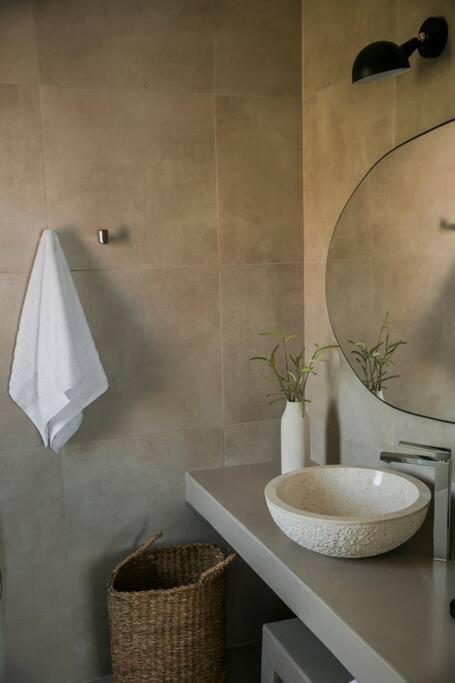 Lourdas White Villa Lourdata  Ngoại thất bức ảnh