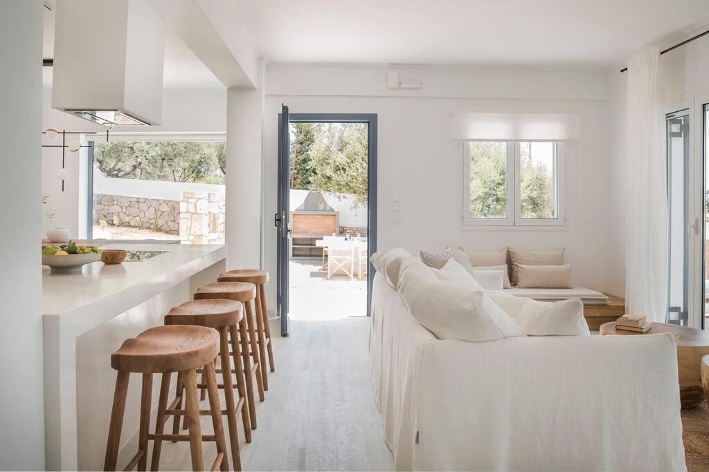 Lourdas White Villa Lourdata  Ngoại thất bức ảnh