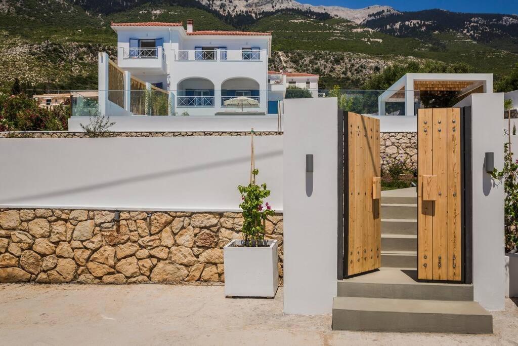 Lourdas White Villa Lourdata  Ngoại thất bức ảnh