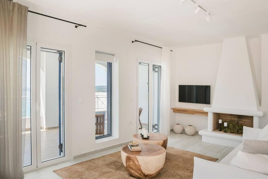 Lourdas White Villa Lourdata  Ngoại thất bức ảnh