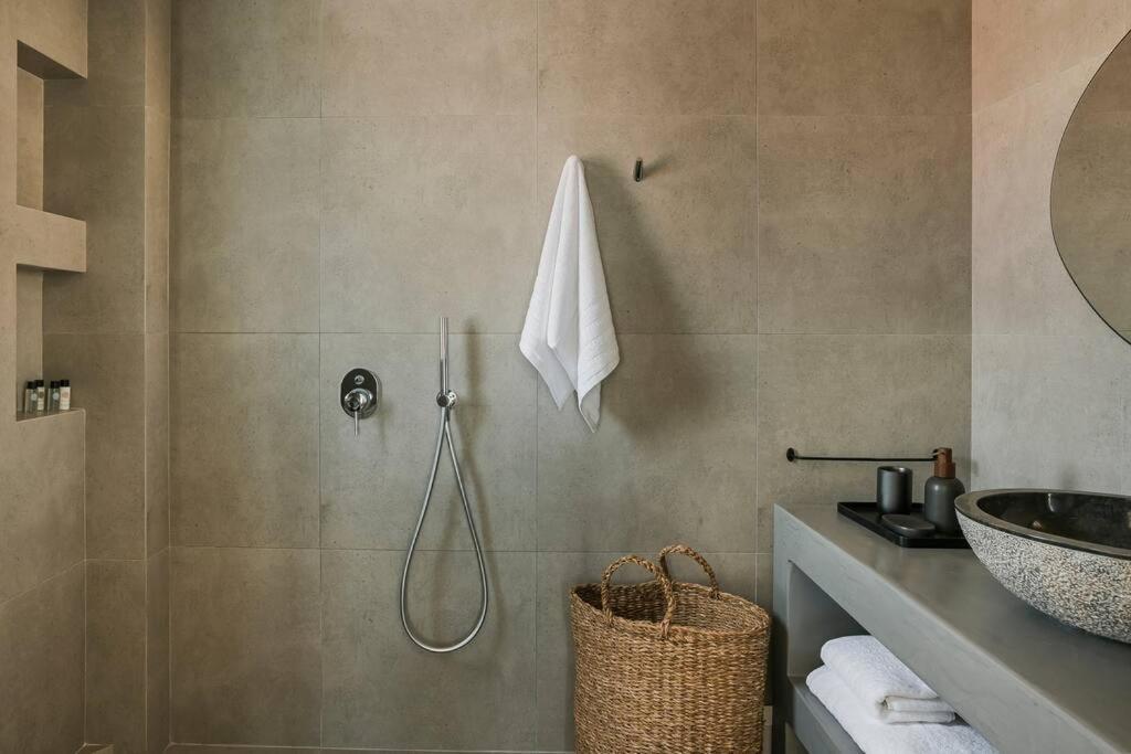 Lourdas White Villa Lourdata  Ngoại thất bức ảnh